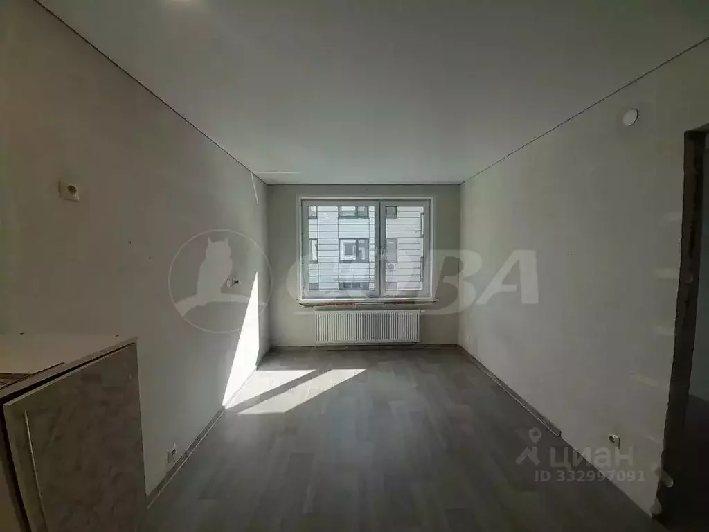Студия Тюменская область, Тюмень ул. Стройотрядовская, 12 (30.7 м) - Фото 1