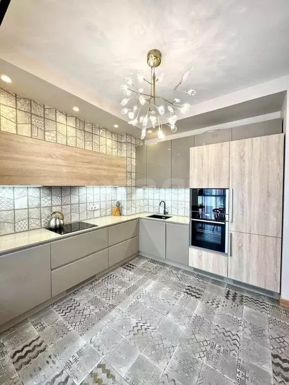 4-к кв. Татарстан, Казань ул. Некрасова, 28 (101.0 м) - Фото 0