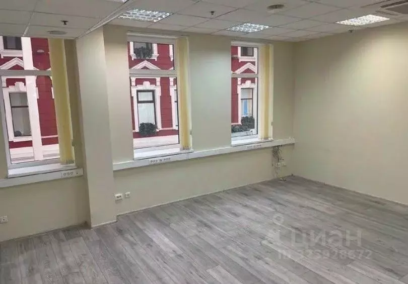 Офис в Санкт-Петербург наб. Макарова, 32 (55 м) - Фото 1