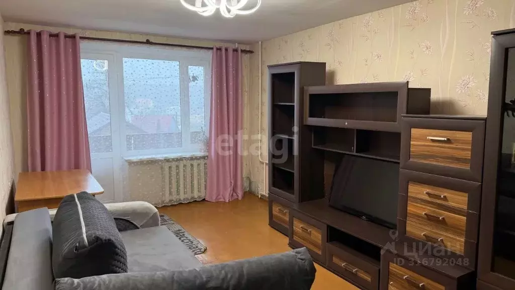 2-к кв. Калининградская область, Светлый ул. Горького, 31 (49.6 м) - Фото 0