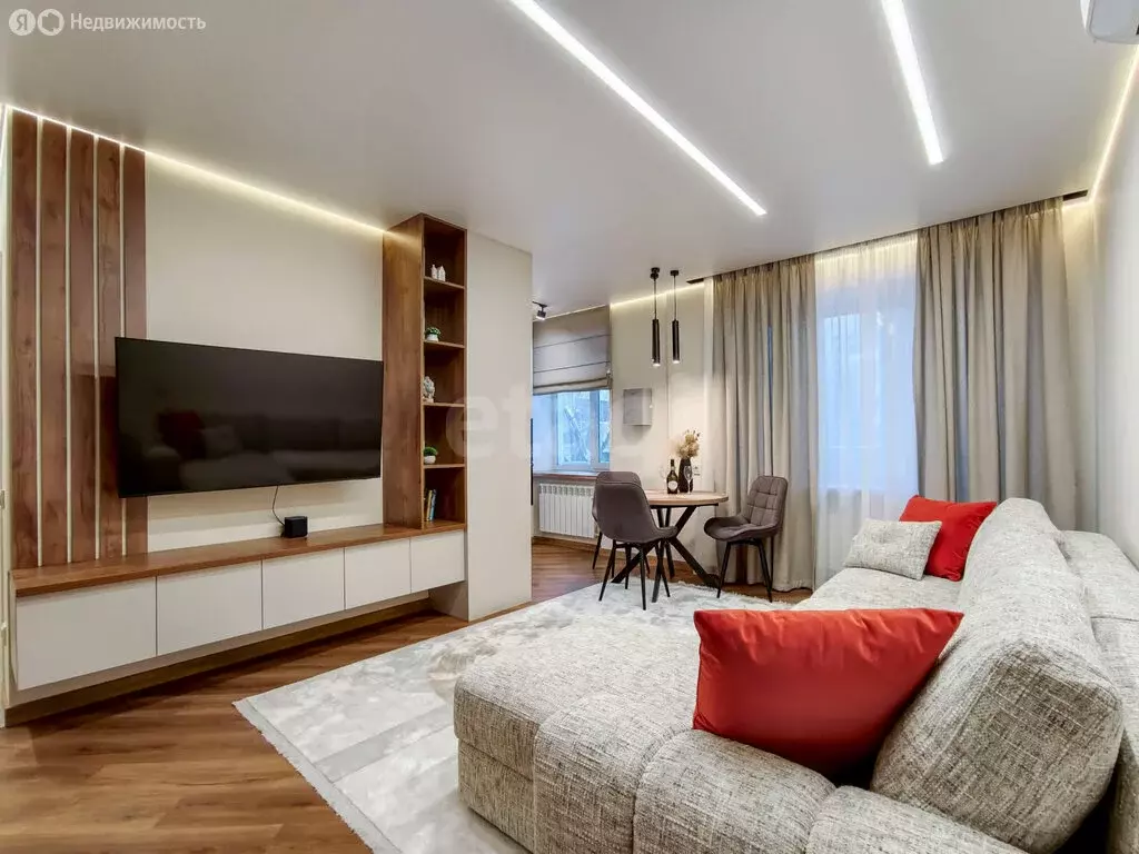 2-комнатная квартира: Тюмень, улица Володарского, 51 (39.4 м) - Фото 1