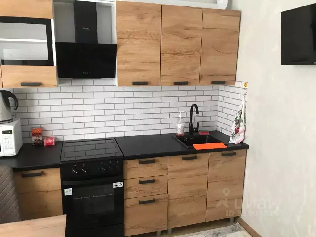 2-к кв. Сахалинская область, Южно-Сахалинск ул. Есенина, 46 (50.0 м) - Фото 1