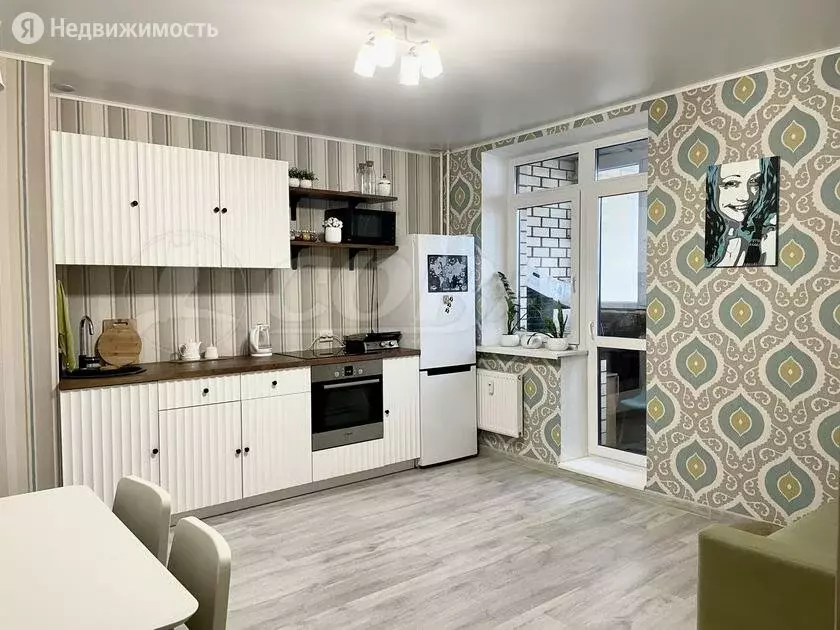 2-комнатная квартира: Тюмень, улица Тимофея Чаркова, 81 (60 м) - Фото 1