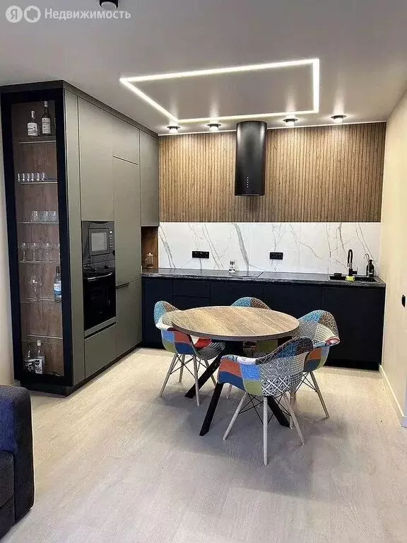2-комнатная квартира: Тюмень, улица Фармана Салманова, 1 (51.7 м) - Фото 1