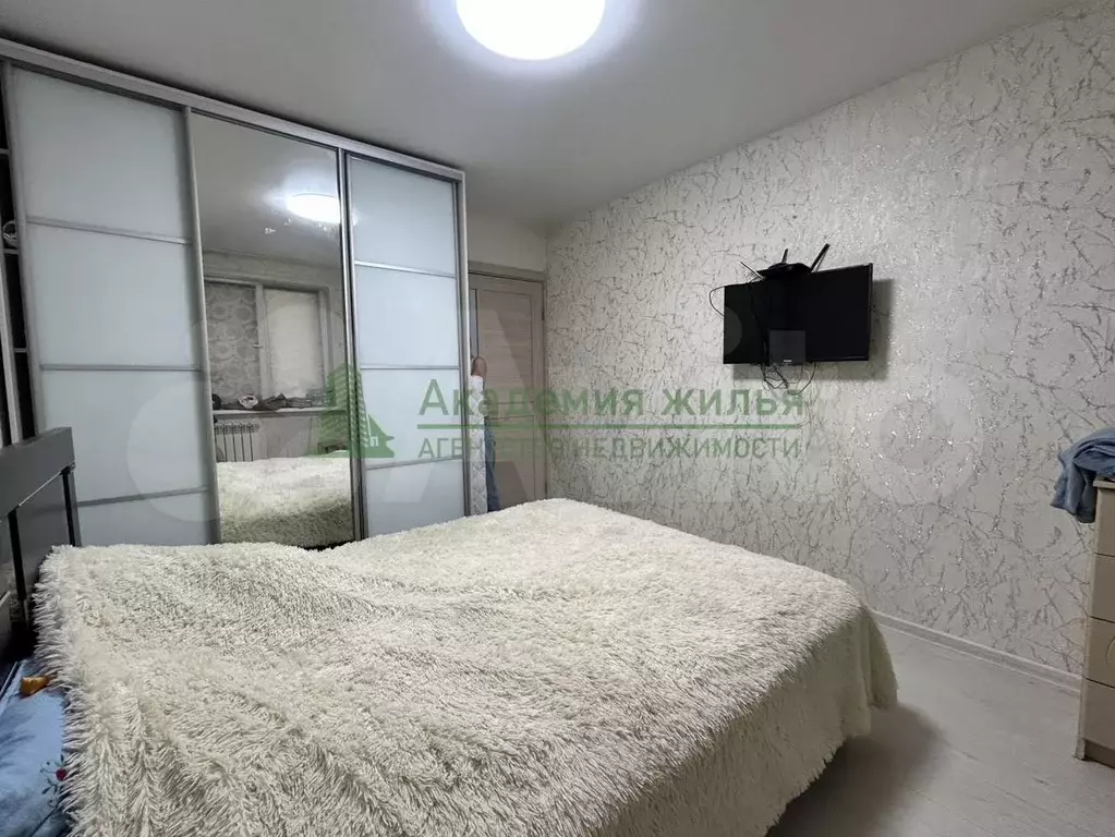 2-к. квартира, 42 м, 1/9 эт. - Фото 0
