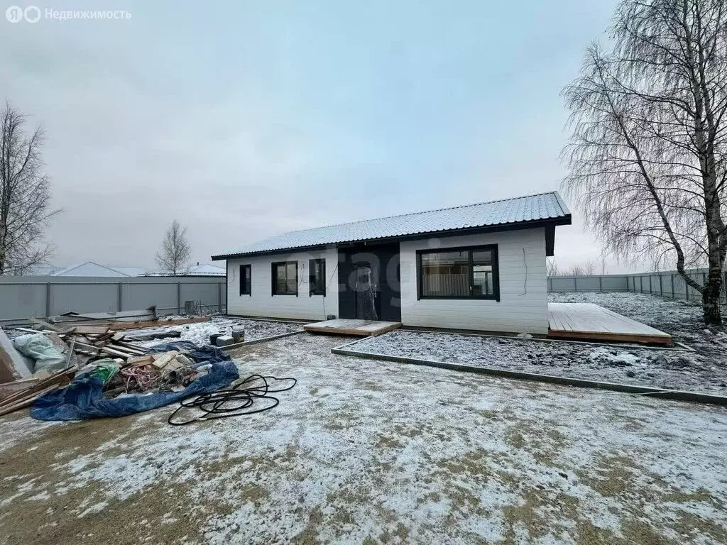 Дом в городской посёлок Тайцы, Крайняя улица (104 м) - Фото 1