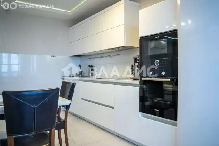 2-комнатная квартира: Иркутск, улица Александра Невского, 15/4 (70 м) - Фото 1