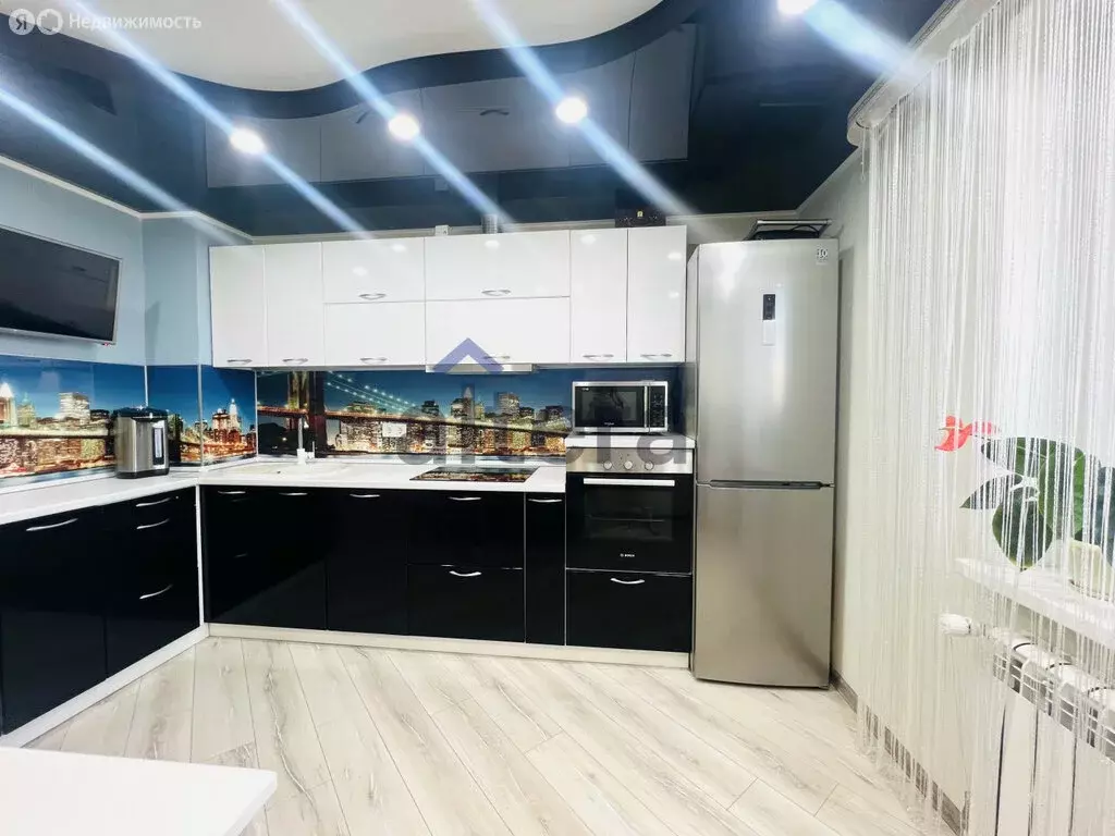 3-комнатная квартира: Казань, улица Виктора Сажинова, 7/11 (93 м) - Фото 1