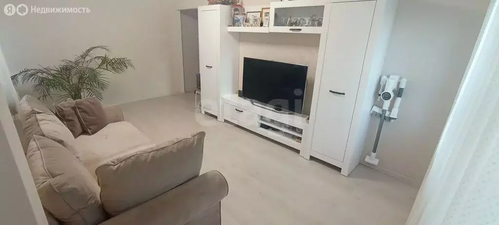 3-комнатная квартира: Пермь, улица Окулова, 29 (70.9 м) - Фото 1