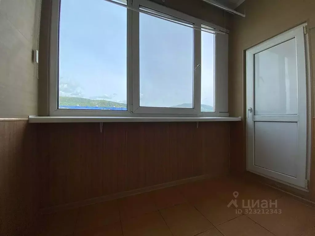 3-к кв. Сахалинская область, Южно-Сахалинск просп. Мира, 47А (85.0 м) - Фото 1