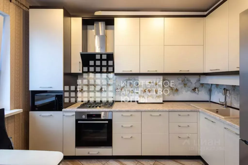 2-к кв. Ханты-Мансийский АО, Ханты-Мансийск Югорская ул., 14к4 (79.0 ... - Фото 1