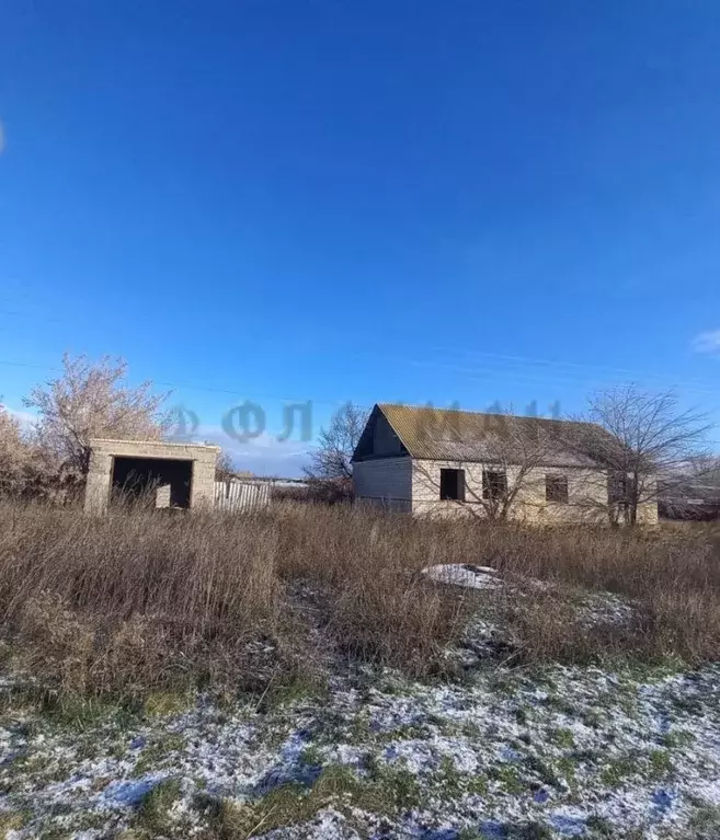 Дом в Саратовская область, Балаковский район, Быково-Отрогское ... - Фото 0