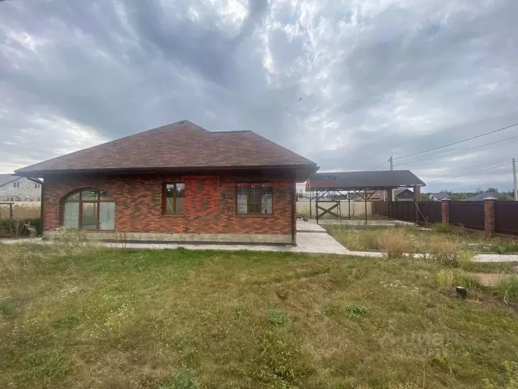 Дом в Белгородская область, Старооскольский городской округ, с. ... - Фото 1