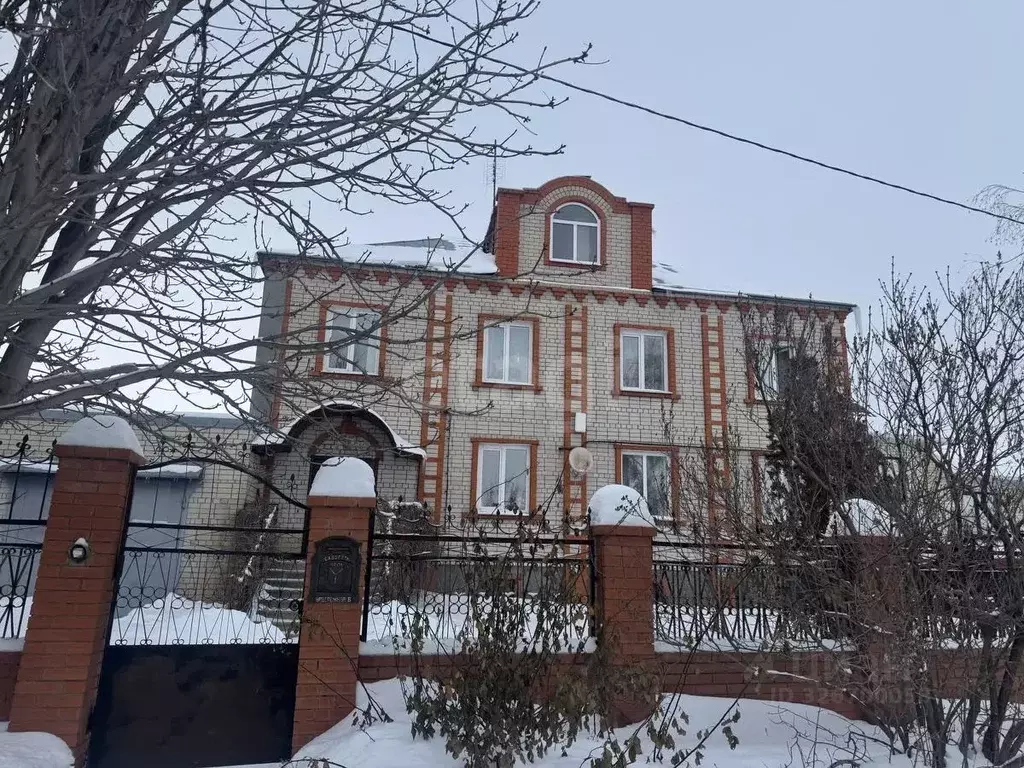 Дом в Саратовская область, Марксовский район, Приволжское ... - Фото 1