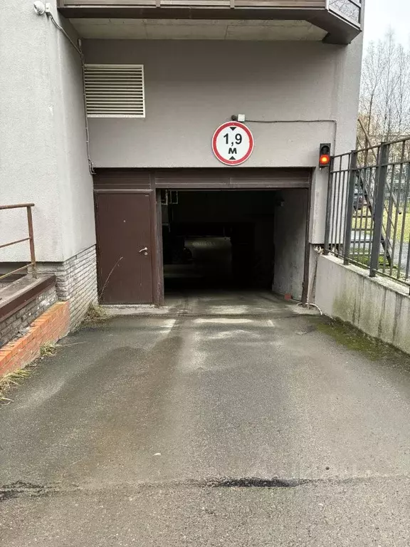 Гараж в Ленинградская область, Гатчина ул. Урицкого, 31 (942 м) - Фото 1