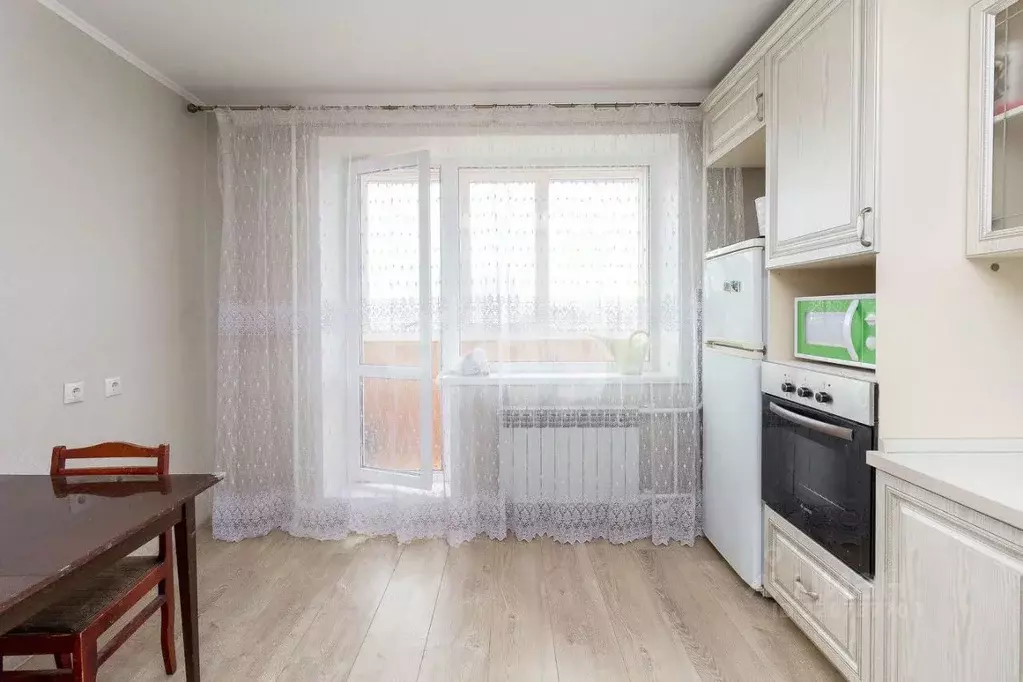 2-к кв. Тюменская область, Тюмень Пролетарская ул., 102к2 (67.0 м) - Фото 1