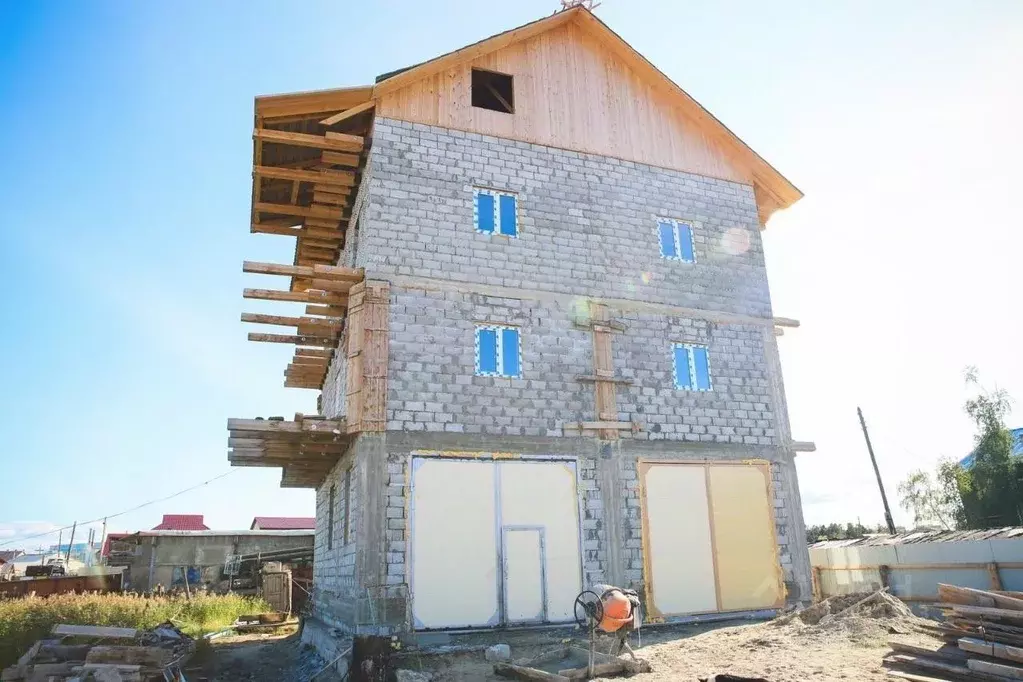 Дом в Саха (Якутия), Якутск просп. Михаила Николаева (300 м) - Фото 1