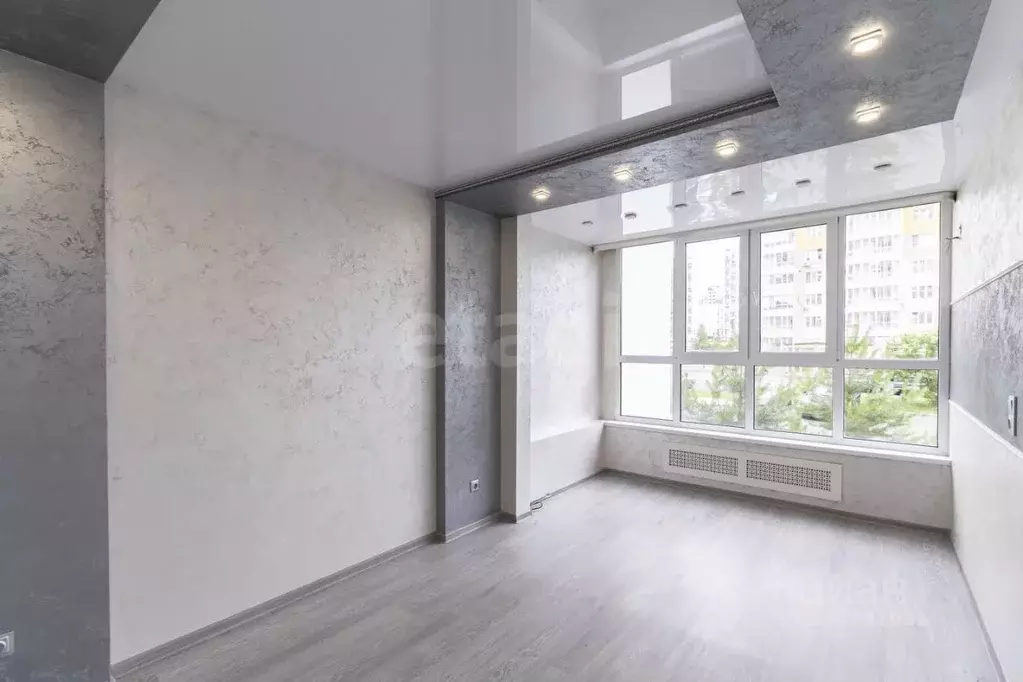 2-к кв. Тюменская область, Тюмень ул. Александра Протозанова, 16 (55.4 ... - Фото 0