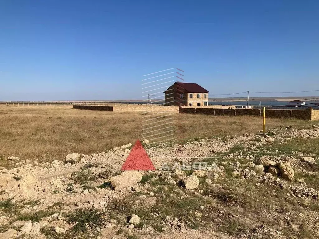 Участок в Крым, Черноморский район, с. Межводное ул. Умера Ипчи (10.0 ... - Фото 1