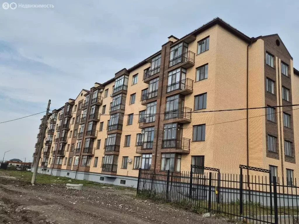 2-комнатная квартира: Беслан, улица Фриева, 47В (70 м) - Фото 1