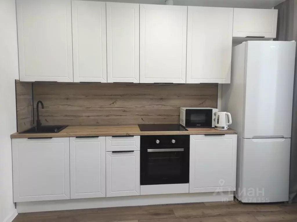 Студия Ханты-Мансийский АО, Сургут ул. Ивана Захарова, 5/1 (33.0 м) - Фото 1