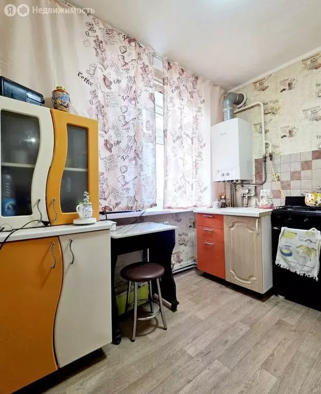 3-комнатная квартира: Евпатория, улица имени 60-летия Октября, 26 ... - Фото 2