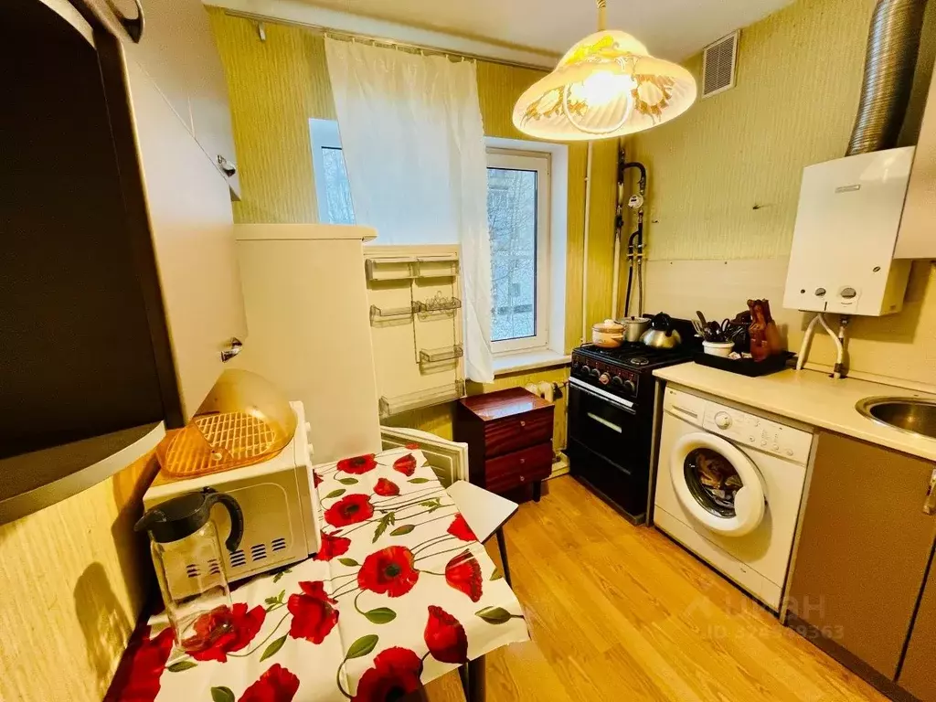 3-к кв. Новгородская область, Великий Новгород ул. Попова, 3к3 (48.1 ... - Фото 1