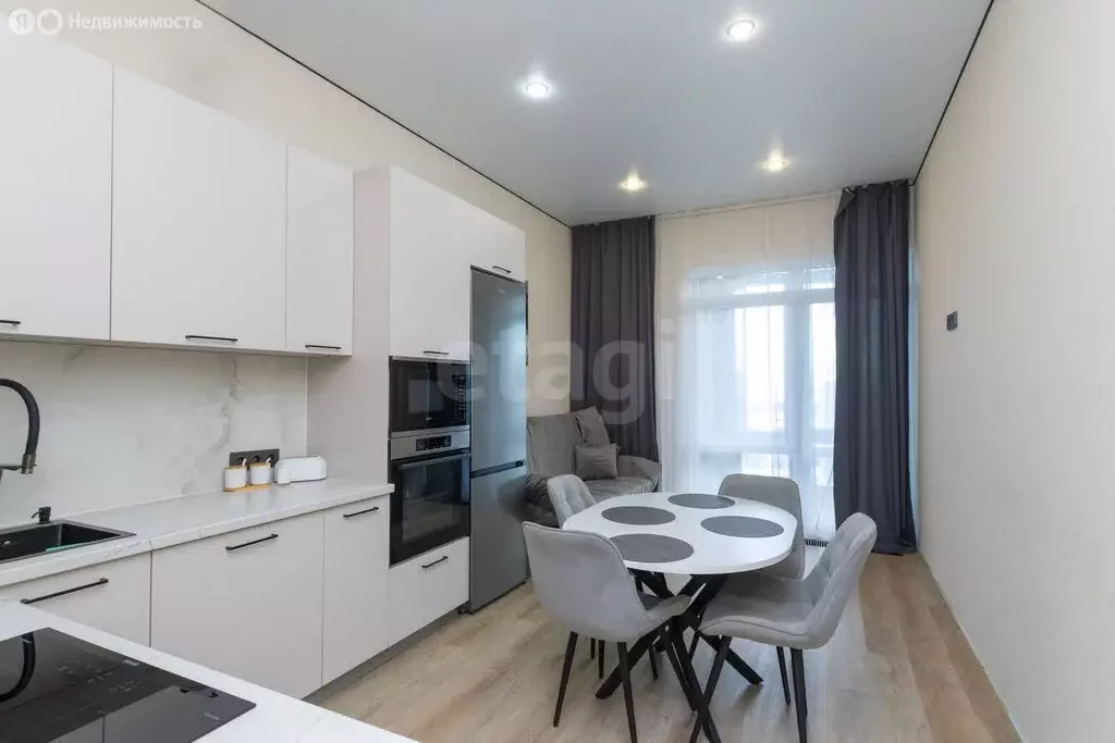 2-комнатная квартира: Тюмень, улица Павла Никольского, 10 (61.9 м) - Фото 1