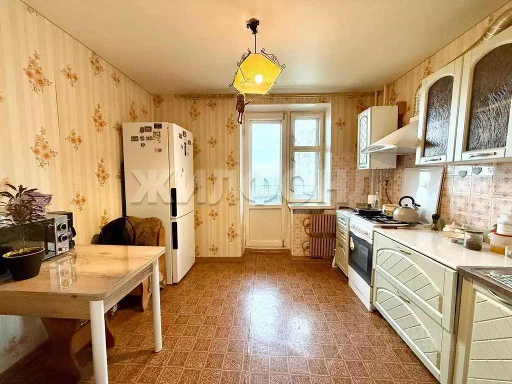 4-к кв. Воронежская область, Воронеж ул. Антонова-Овсеенко, 9 (73.3 м) - Фото 0