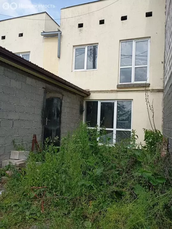 3-комнатная квартира: село Гизель, улица 1-я Линия (87 м) - Фото 1
