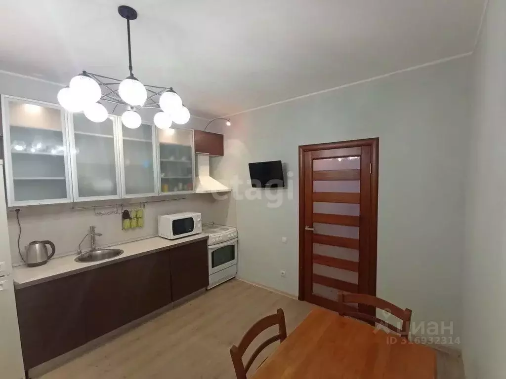 3-к кв. Белгородская область, Старый Оскол Степной мкр, 6 (91.4 м) - Фото 0