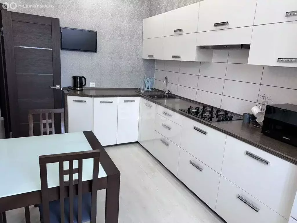 3-комнатная квартира: Дубовое, микрорайон Пригородный, Благодатная ... - Фото 1