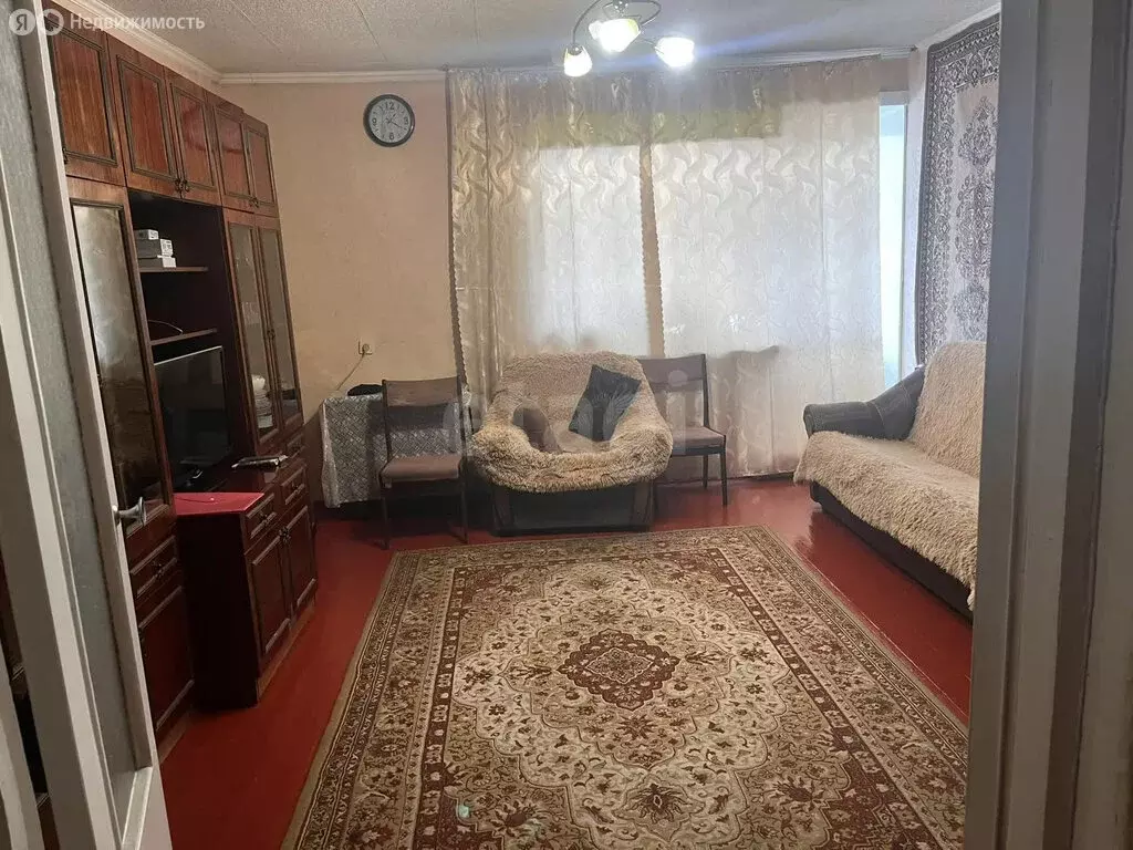 3-комнатная квартира: Бийск, улица Георгия Прибыткова, 1 (65 м) - Фото 1