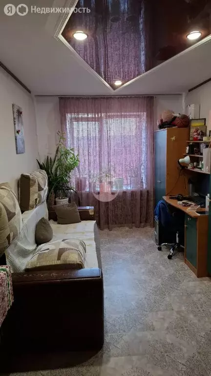 3-комнатная квартира: посёлок городского типа Черноморское, ... - Фото 0