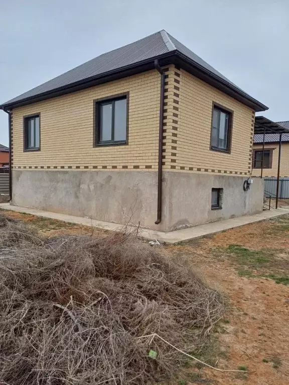 Дом в Астраханская область, Наримановский район, с. Солянка Персиковая ... - Фото 1