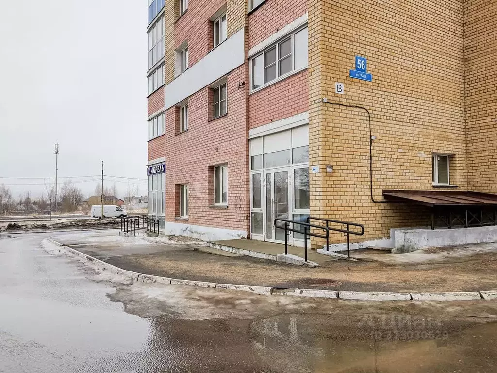 Торговая площадь в Вологодская область, Череповец ул. Раахе, 56 (73 м) - Фото 1