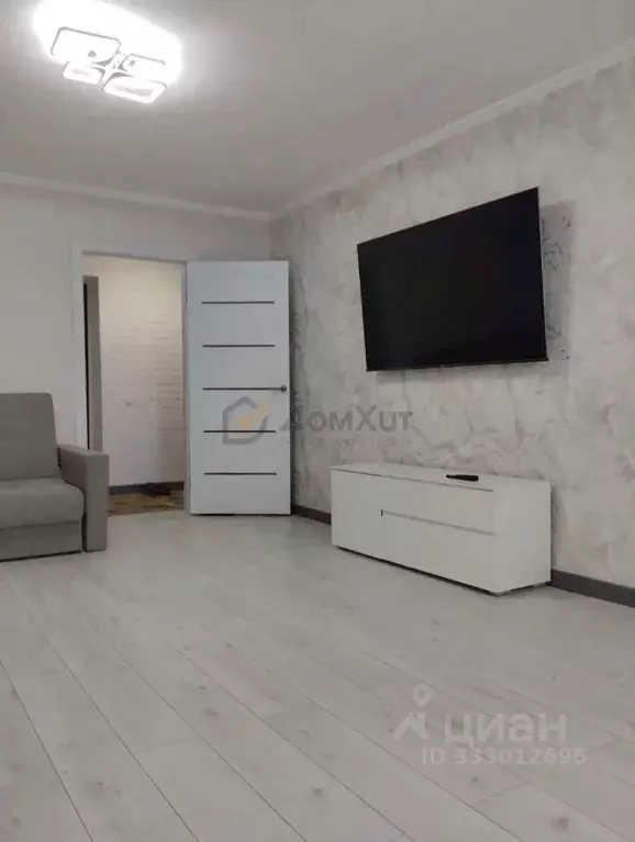 2-к кв. Крым, Сакский район, с. Молочное ул. Школьная, 4 (48.3 м) - Фото 1