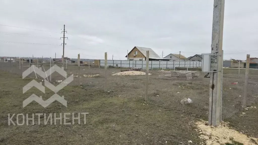 Участок в Крым, Сакский район, с. Суворовское ул. Северная (7.0 сот.) - Фото 1