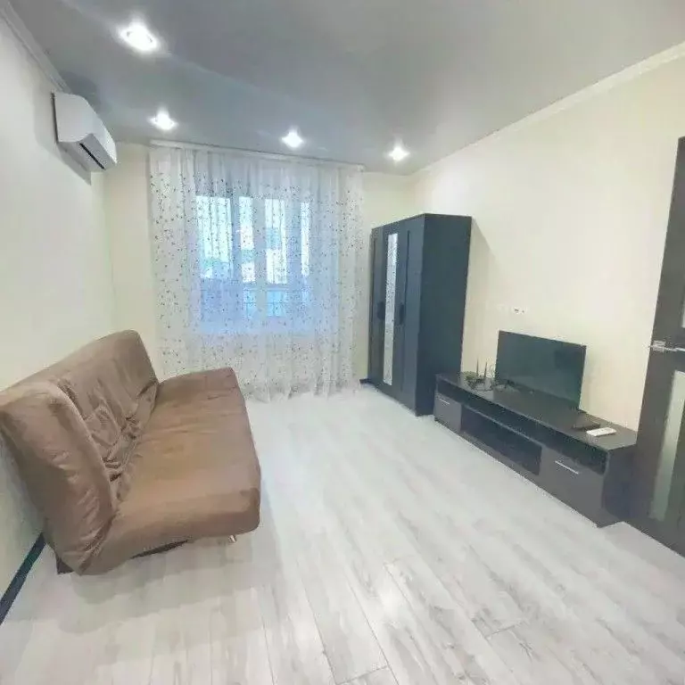 1-к кв. Татарстан, Казань ул. Азата Аббасова, 13 (43.0 м) - Фото 0