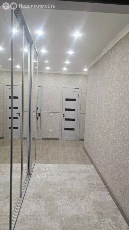 2-комнатная квартира: Краснодар, улица Адмирала Серебрякова, 3к1 (70.9 ... - Фото 1