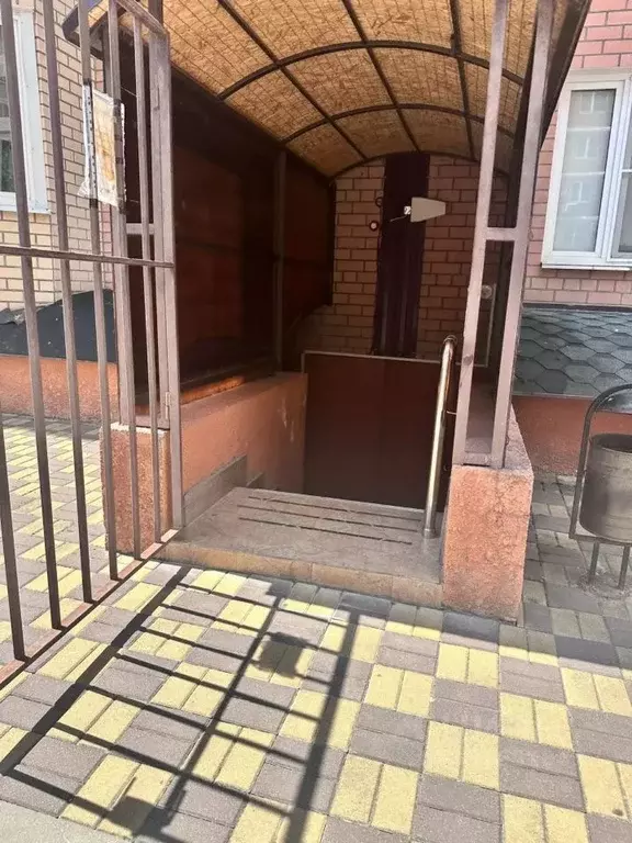 Офис в Краснодарский край, Краснодар ул. Им. Героя Сарабеева В.И., 5 ... - Фото 2