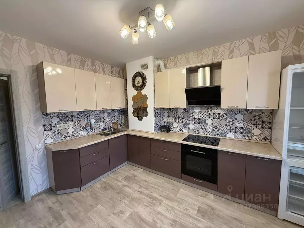 2-к кв. Татарстан, Казань ул. Рауиса Гареева, 103 (40.0 м) - Фото 1