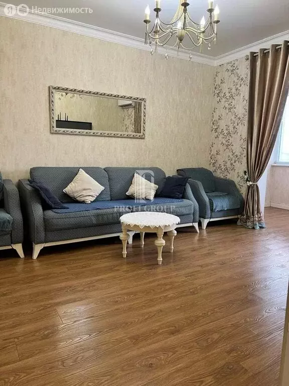 2-комнатная квартира: Махачкала, проспект Насрутдинова, 30 (80 м) - Фото 0