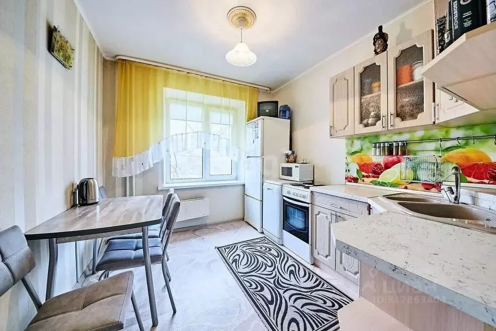 3-к кв. Томская область, Томск Солнечный мкр, ул. Бирюкова, 6 (66.0 м) - Фото 0