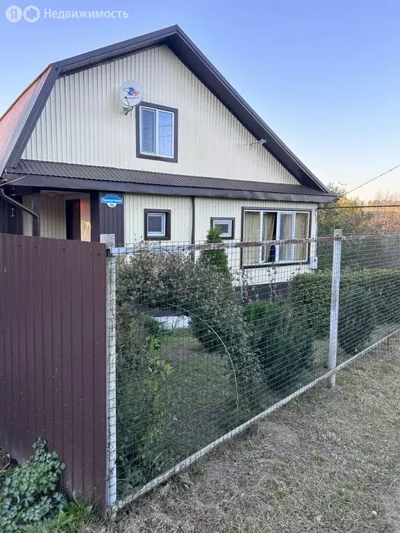 Дом в Арск, улица Сибирский Тракт, 1А (140 м) - Фото 1