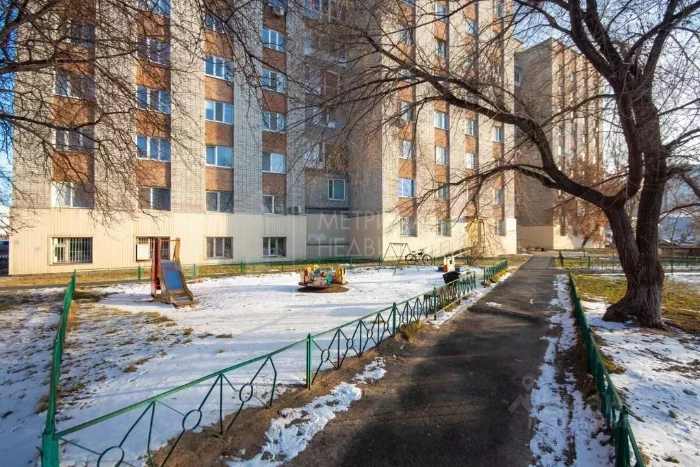 2-к кв. Тюменская область, Тюмень ул. 50 лет Октября, 63а (40.0 м) - Фото 0