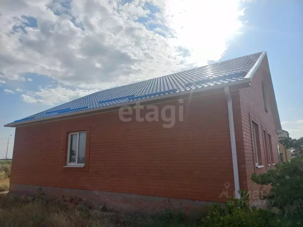 Дом в Калмыкия, Элиста ул. Серебджапа Тюменя, 72 (140 м) - Фото 1