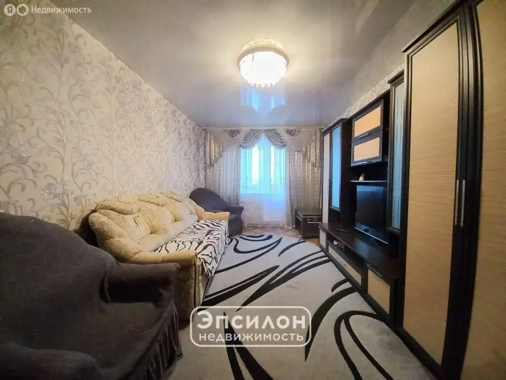 3-комнатная квартира: Курск, проспект Вячеслава Клыкова, 46 (84.83 м) - Фото 1