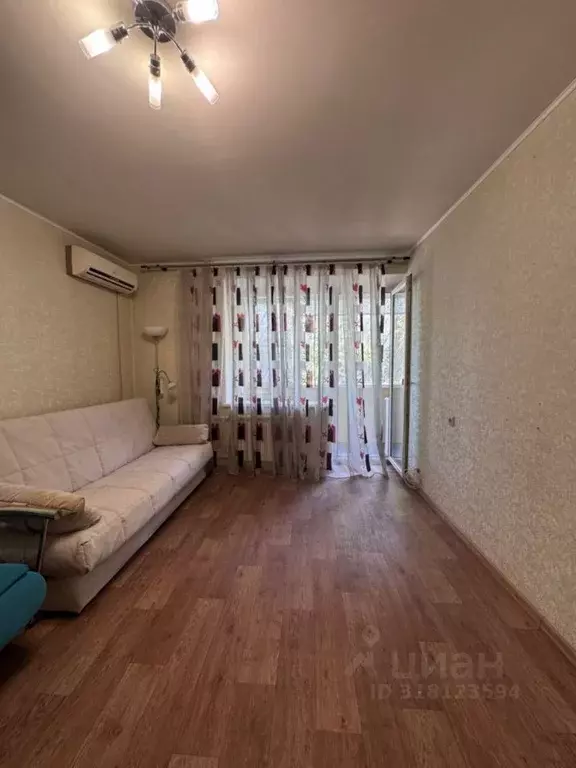 1-к кв. Волгоградская область, Волгоград ул. Кирова, 86А (34.3 м) - Фото 0