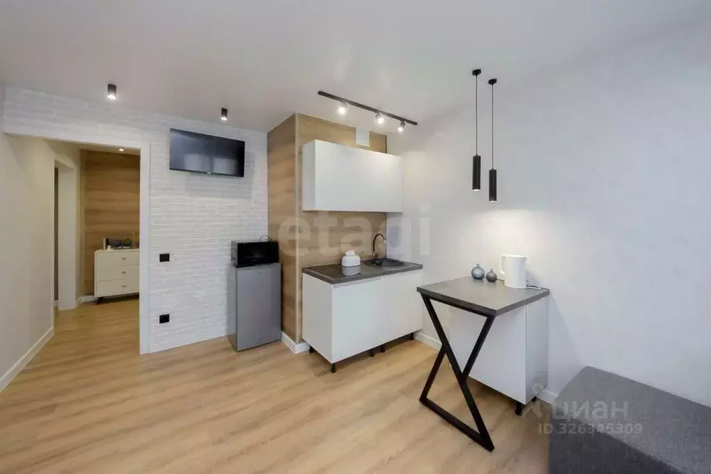 Студия Тюменская область, Тюмень ул. Валентины Трофимовой, 12 (30.0 м) - Фото 1